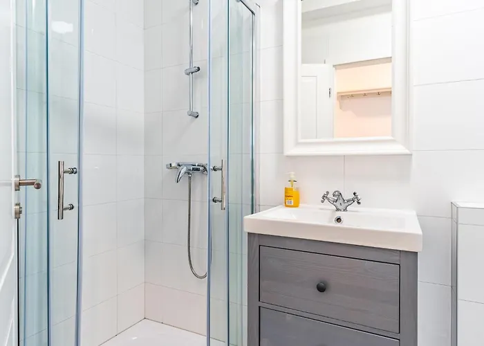 아파트 3 Bedroom Gorgeous In 스틴잔