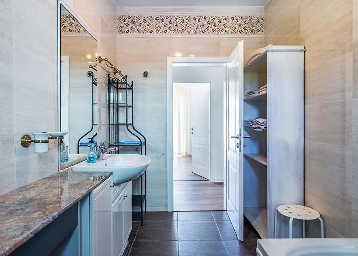 3 Bedroom Gorgeous In 아파트 스틴잔