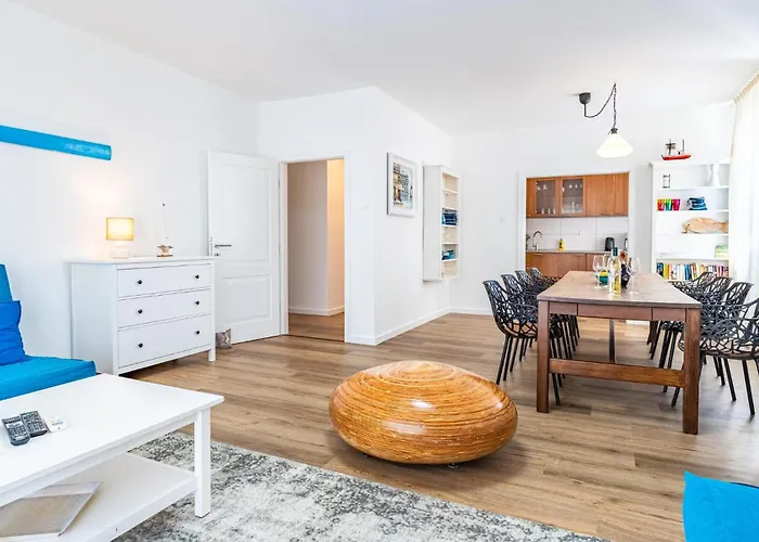 3 Bedroom Gorgeous In Appartement Štinjan