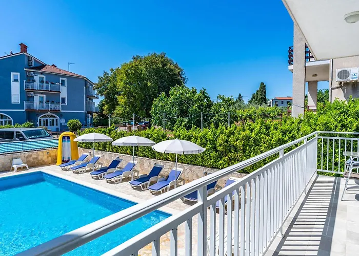 3 Bedroom Gorgeous In Appartement Štinjan