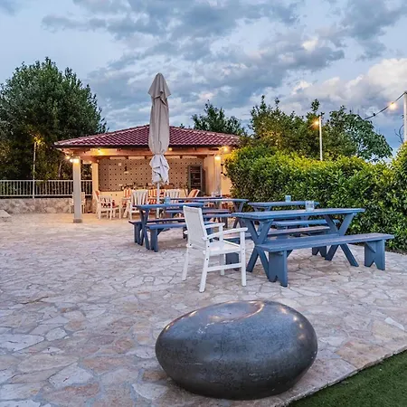 Διαμέρισμα Amazing In With Kitchen Štinjan