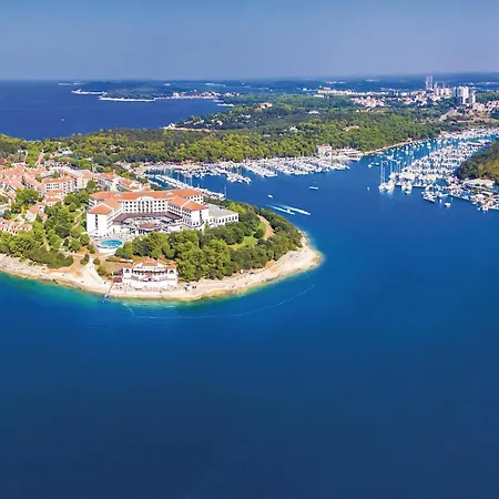 3 Bedroom Gorgeous In Apartment